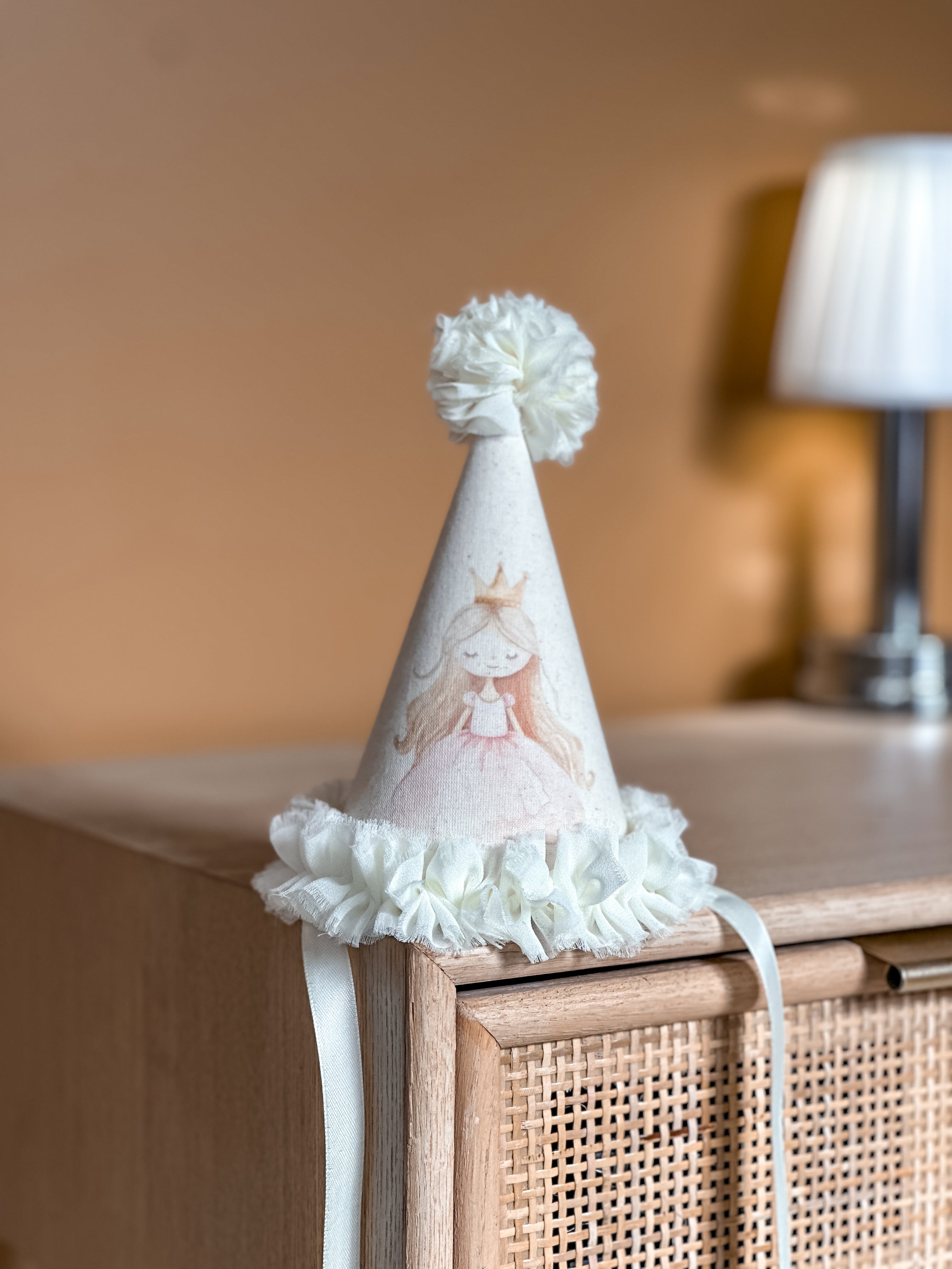 Rankų darbo kepurėlė “Princesė”