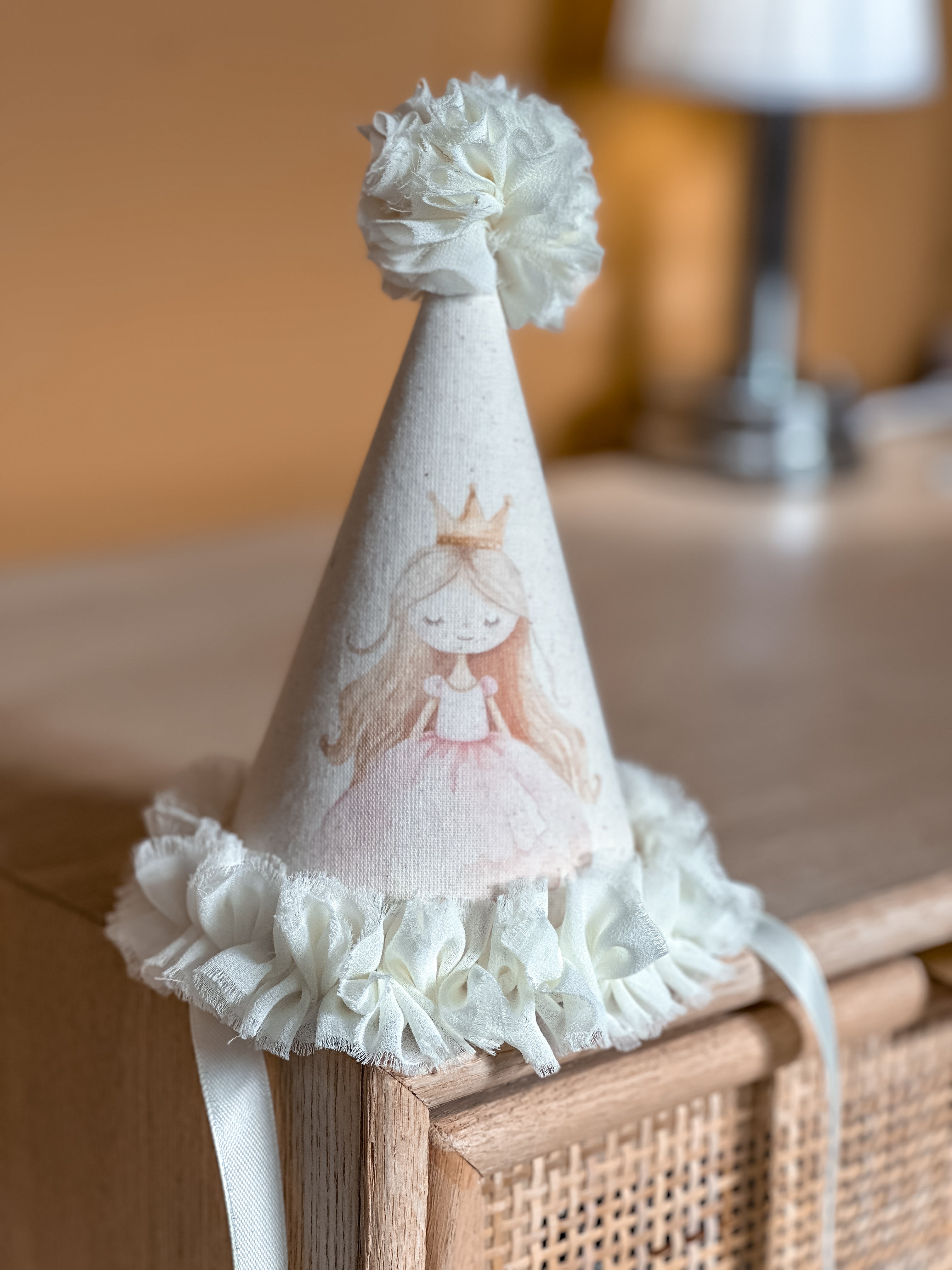 Rankų darbo kepurėlė “Princesė”