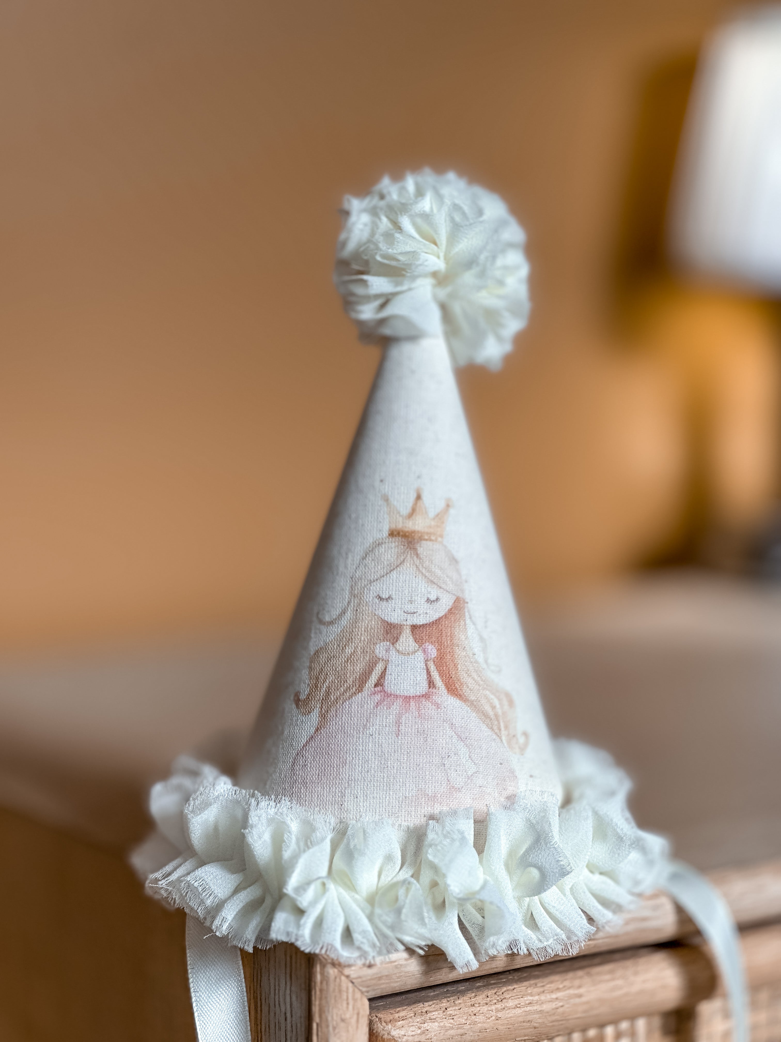 Rankų darbo kepurėlė “Princesė”